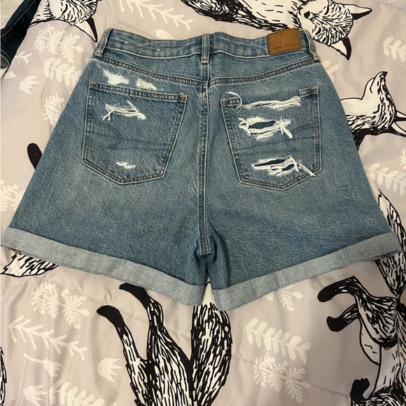 American Eagle Relaxed Fit Mom shorts - Picture 2 of 3